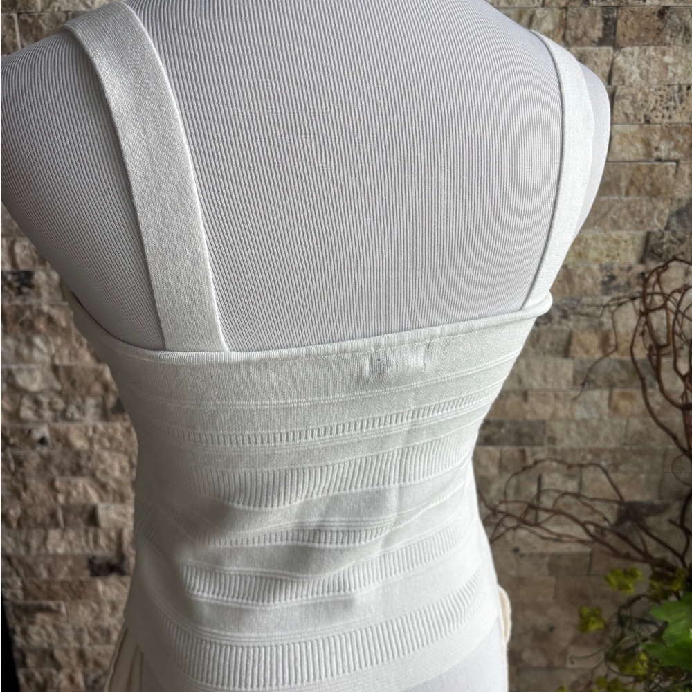 Chic White Ribbed Tank Top - Picture 3 of 4
